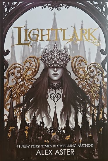 Lightlark (The Lightlark Saga Book 1)