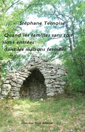 Quand les familles sans toit sont entrées dans les maisons fermées