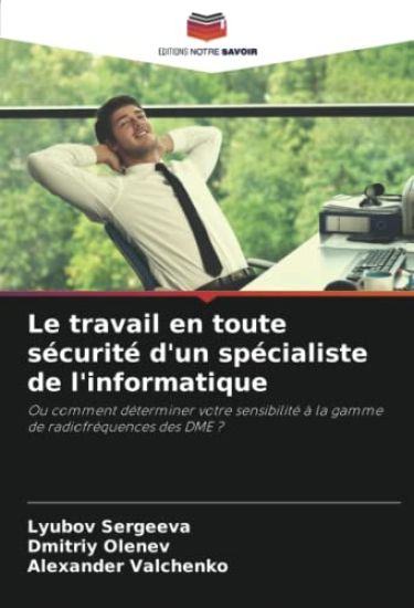 Le travail en toute sécurité d'un spécialiste de l'informatique