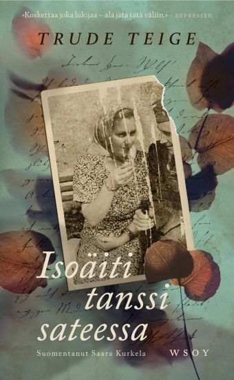 Isoäiti tanssi sateessa