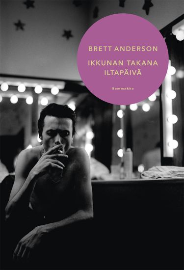 Ikkunan takana iltapäivä