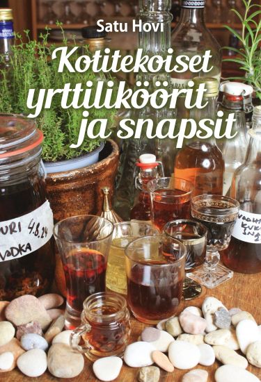 Kansikuva: Kotitekoiset yrttiliköörit ja snapsit