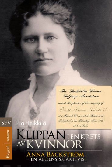 Klippan i en krets av kvinnor